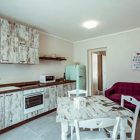 Fontanelle Gardapartments * Польпенацце-дель-Гарда